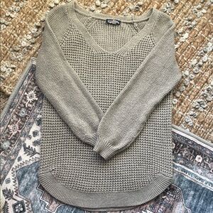 Freshman V-Neck Sweater in Taupe
